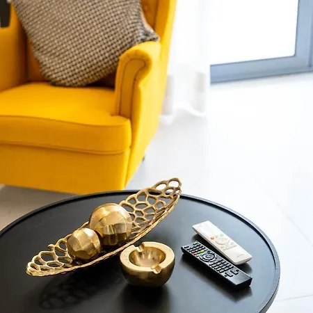 Byron Luxury * Aigio