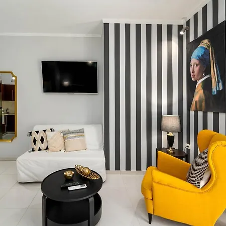 Byron Luxury Apartment Aigio