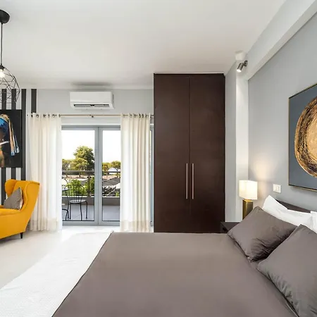 Byron Luxury Apartment Aigio