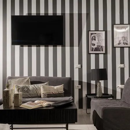 Byron Luxury Apartment Aigio