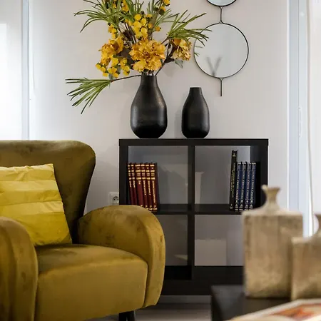 Byron Luxury * Égio