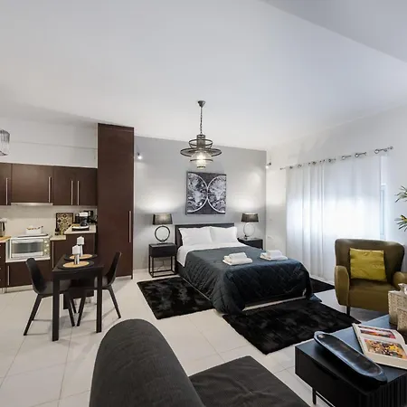 Byron Luxury Apartment Aigio