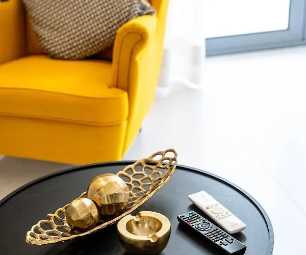 Byron Luxury * Égio