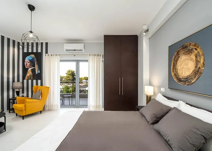 Byron Luxury Lejlighed Aigio