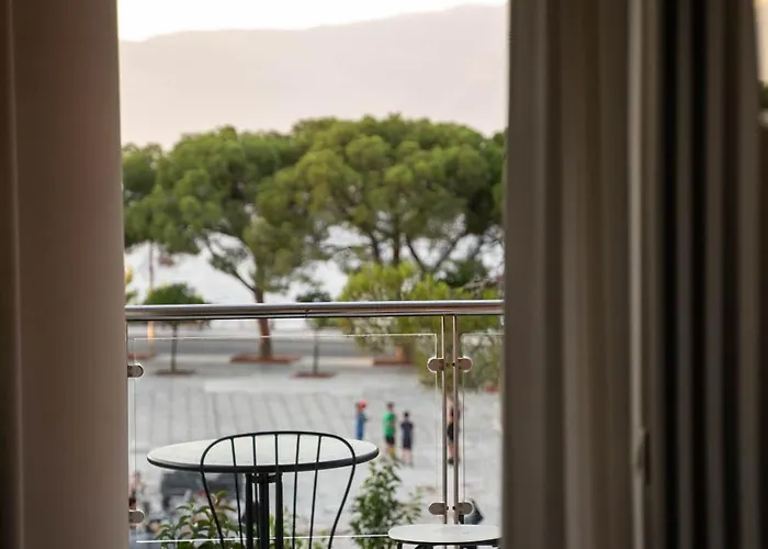 Byron Luxury * Aigio
