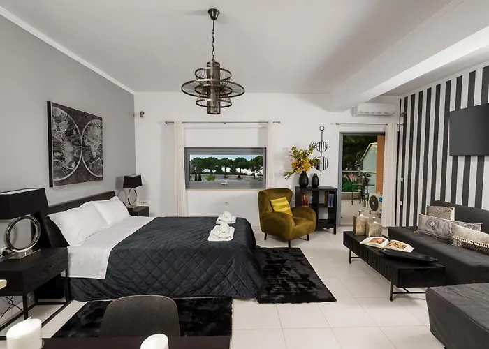 Lejlighed Byron Luxury Aigio